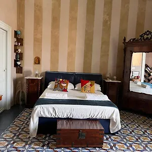  Maison d'hôtes Palazzo Zappata Luxury Centro